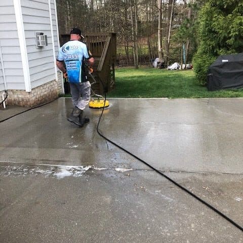 Reyco power washing driveway